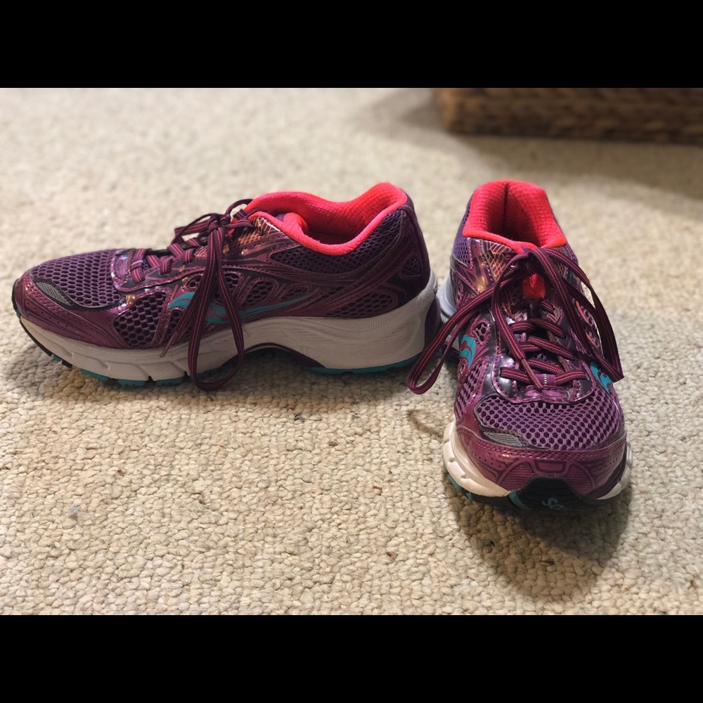 Saucony Purple Tennis Shoe